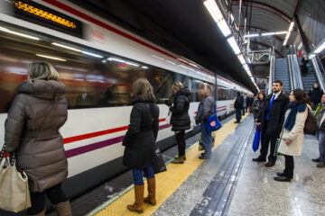 Andén en la estación de tren de la Puerta del Sol