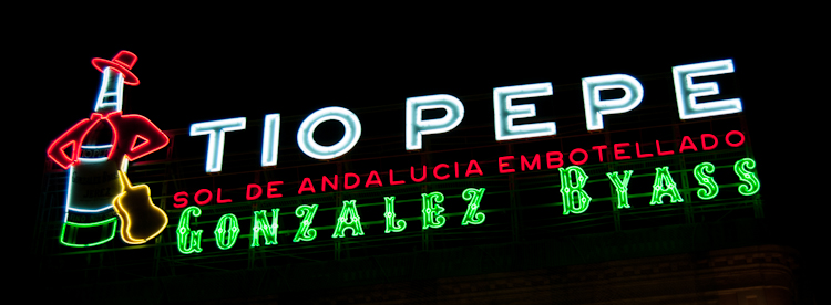 "Cartel luminoso del Tío Pepe en la Puerta del Sol"