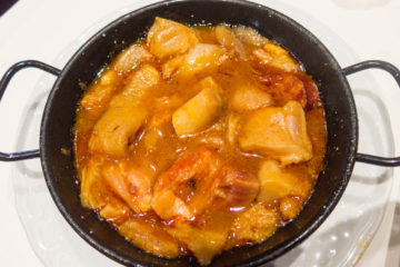 callos dish (tripes) on a black pan