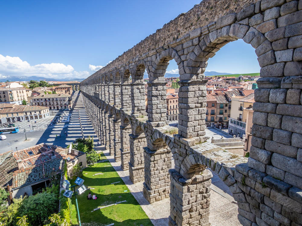 segovia aqueduct tour Hight View of the aqueduct arches in Segovia